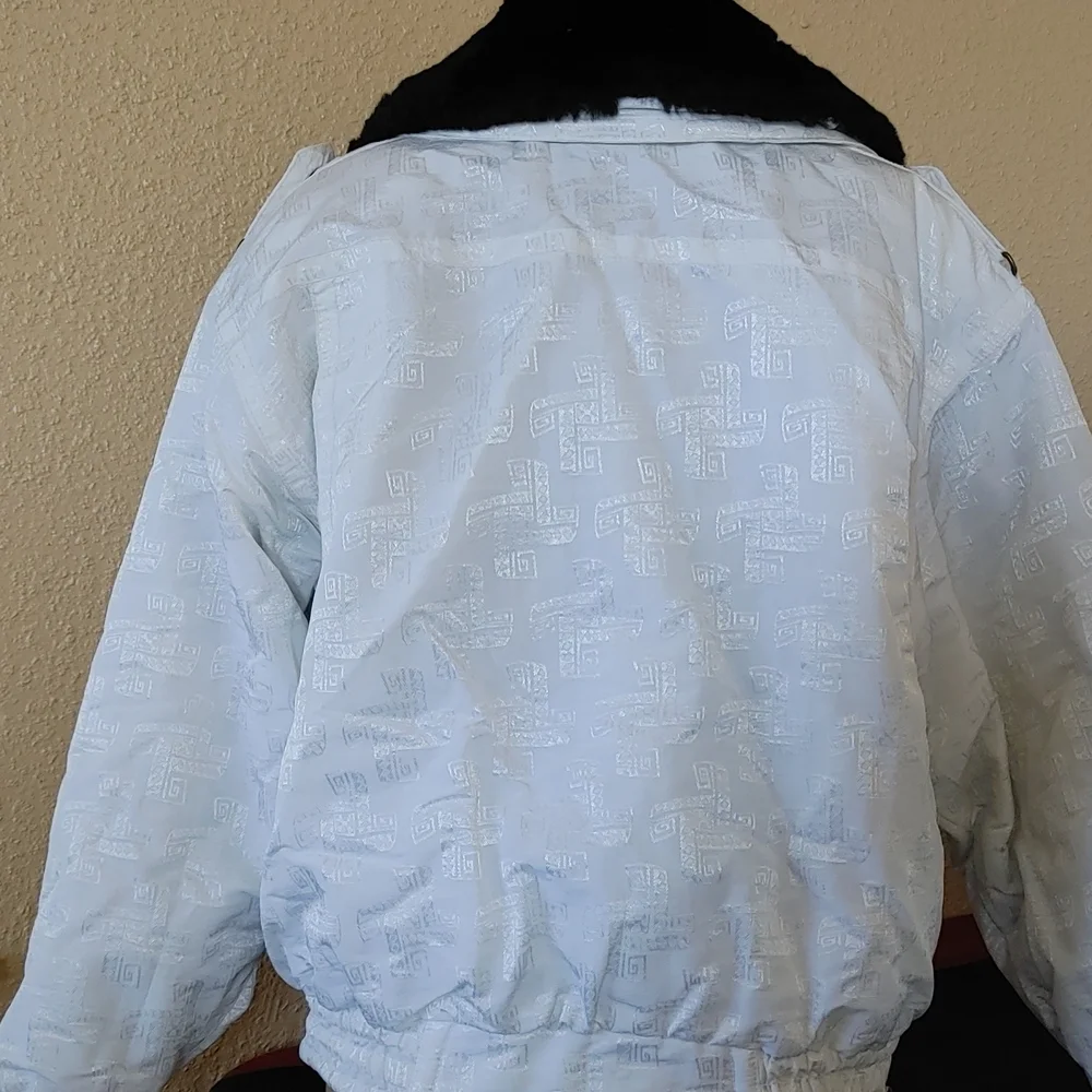 Head Jacket - Picture 2 of 8